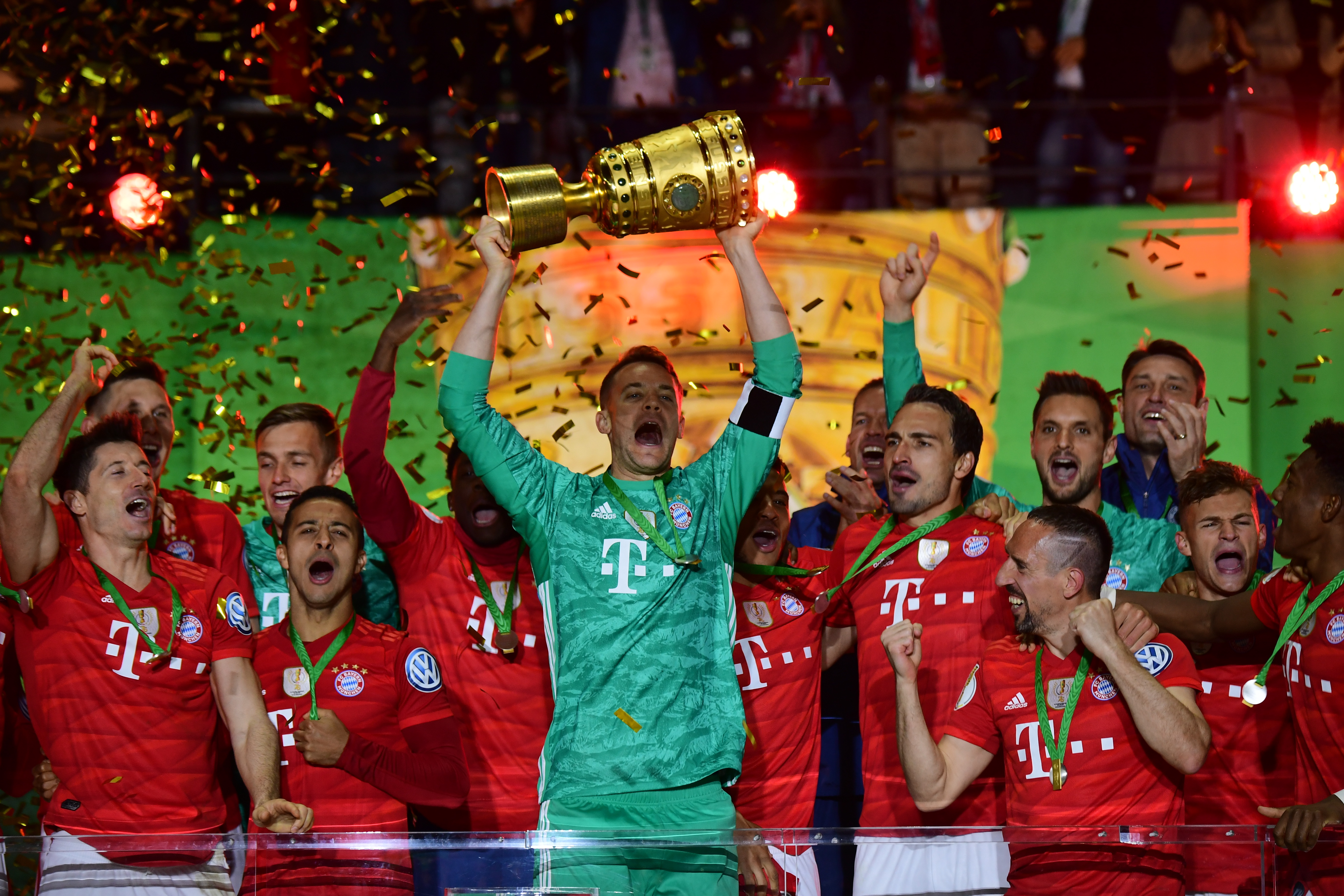 全市场：国米等待卢克曼进展同时考虑后卫引援，首选是莱昂尼