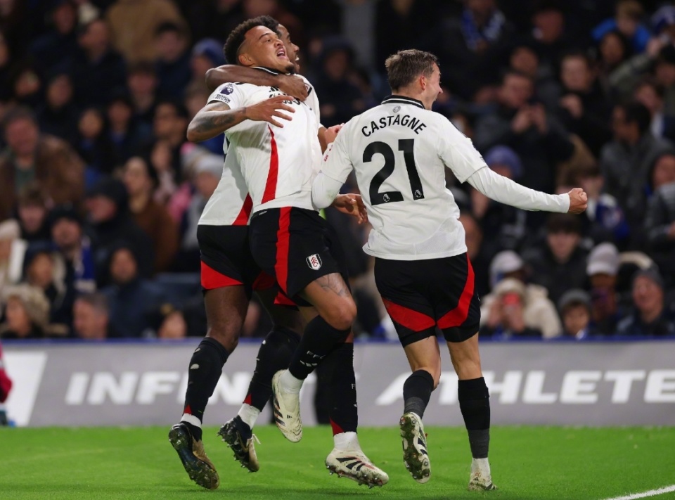 近8次代表西班牙出战正式比赛，奥亚萨瓦尔贡献7球6助攻