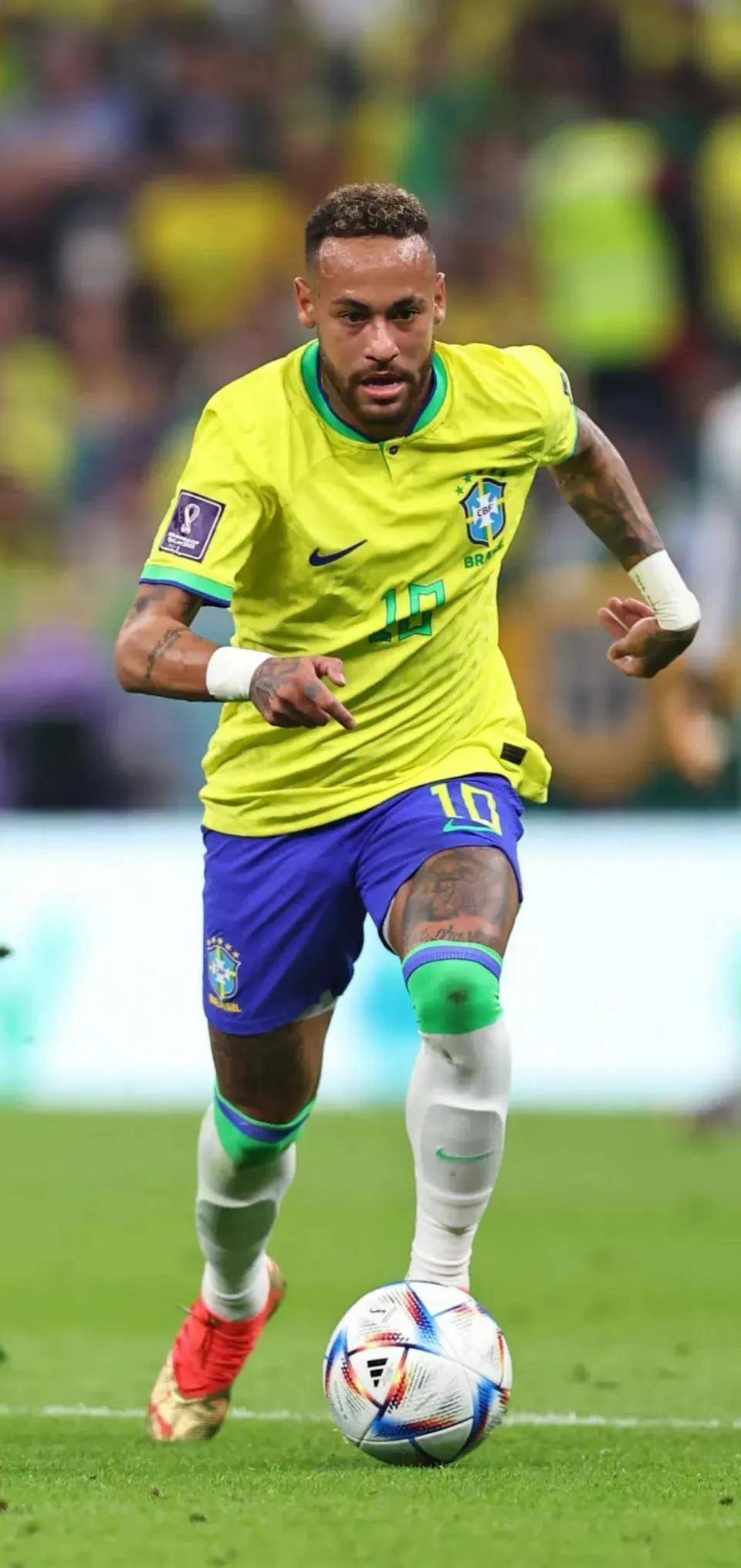 年终大战16强出炉：登贝莱&罗德里金球对决、姆巴佩vs莱万（年终决战16强揭晓：登贝莱与罗德里金球争锋，姆巴佩对阵莱万）