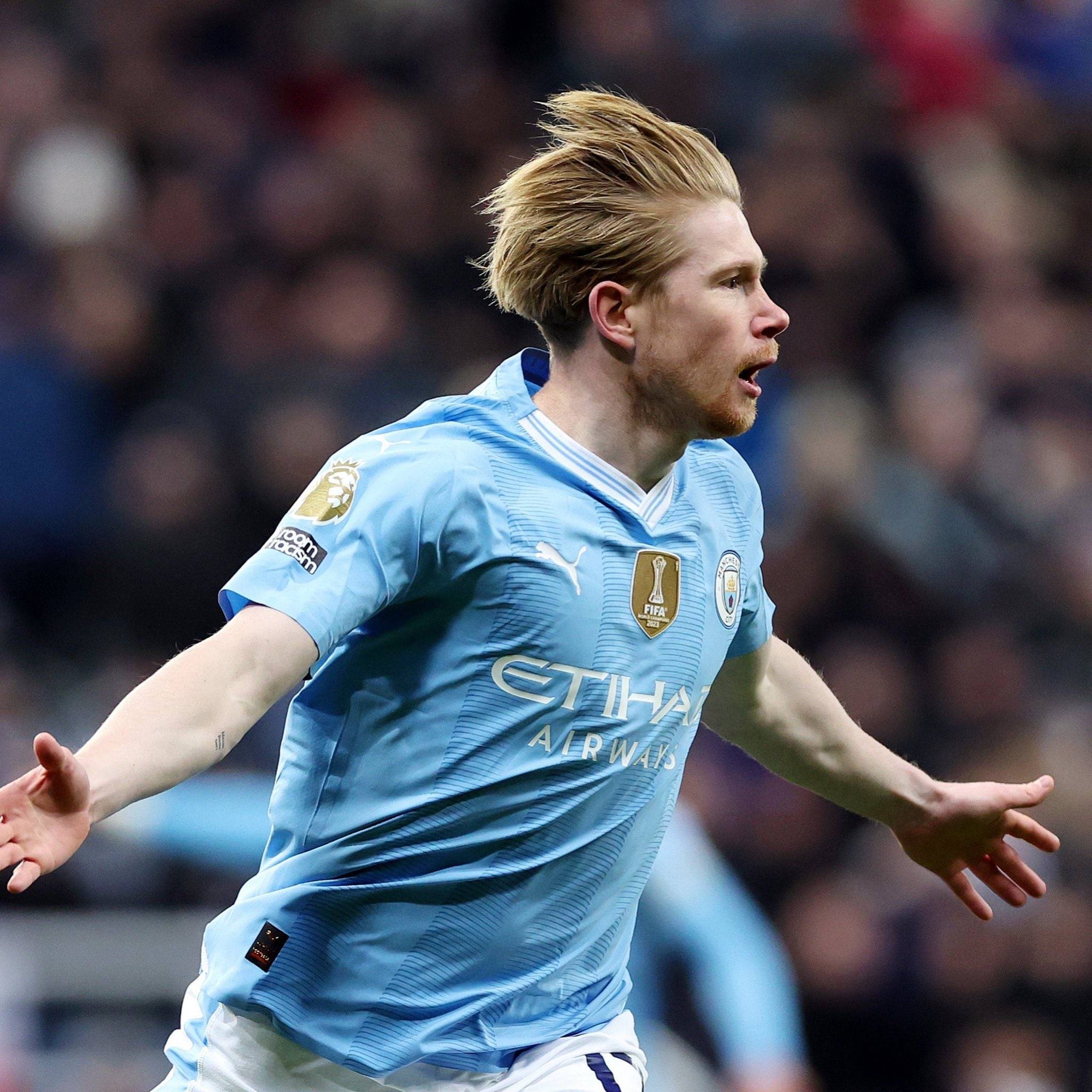 足球国足备战进入冲刺阶段，全队封闭训练