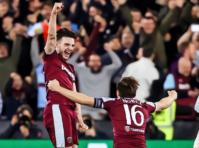 德塞利选择范德萨、卡洛斯、拉莫斯等球员，展现其独特风格与偏好。